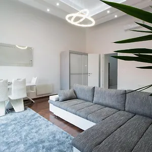 Basilika View Imperial -sas Street -need Reservation For Free Parking Apartment